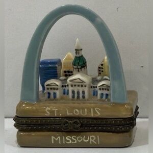 Vintage Chestnut Hill St. Louis Hinged Trinket Box